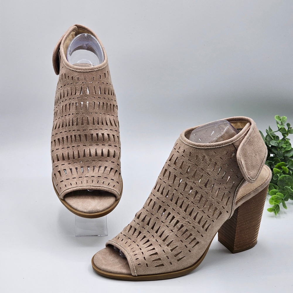 Not Rated Heeled Sandals Women's 9.5 Peep Toe Cutout Booties Block Heel Beige‎